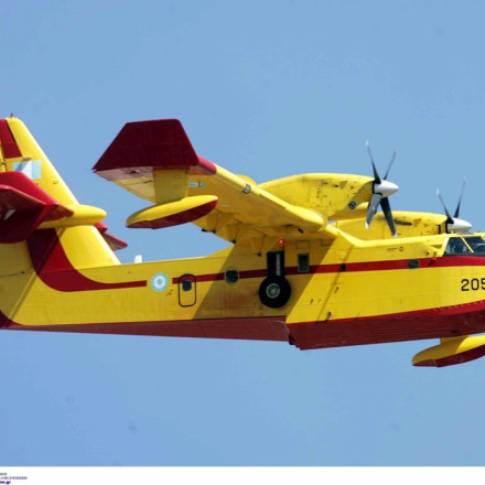 Φωτιές στην Ελλάδα: Ακόμη δύο Canadair στέλνει η Γαλλία