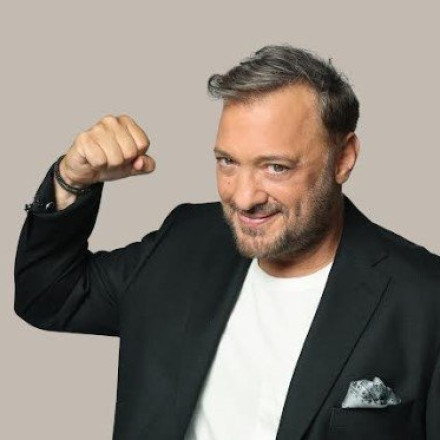 Χρήστος Φερεντίνος: «Ο ηλικιακός ρατσισμός υπάρχει σε όλες τις δουλειές, σε άντρες και σε γυναίκες»