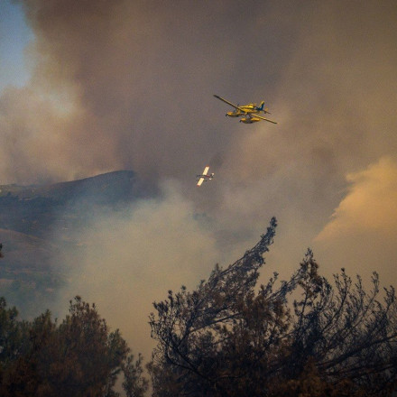 Φωτιά στη Ρόδο: Βρετανός περιγράφει πώς σώθηκε χάρη σε ελικόπτερο της πυροσβεστικής