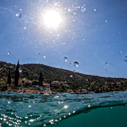 Καιρός Τετάρτη: Μίνι καύσωνας με τη θερμοκρασία να ανεβαίνει στους 38 βαθμούς