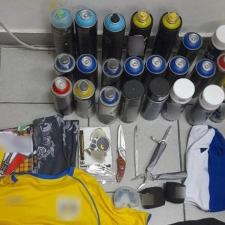 Μαχαίρια, full face στην κατοχή των Ρουμάνων που είχαν προορισμό το Καραϊσκάκη