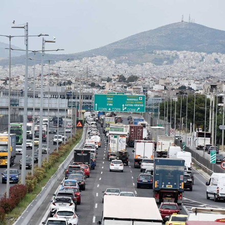 Κίνηση στους δρόμους: Καθυστερήσεις στην έξοδο της Αττικής Οδού προς Λαμία - Μποτιλιάρισμα σε Κηφισό και λεωφόρο Αθηνών