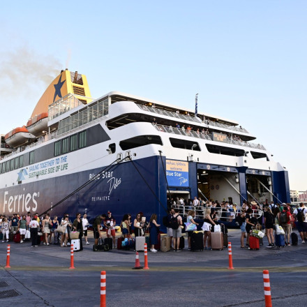 Αύγουστος: Αδειάζει η Αθήνα με προορισμό τα νησιά – H μεγαλύτερη έξοδος αδειούχων των τελευταίων ετών [vid]
