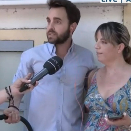 Λάζος Μαντικός - Αθηνά Κουρή: Συγκινημένοι κρατούν στην αγκαλιά τους το πρώτο τους παιδί