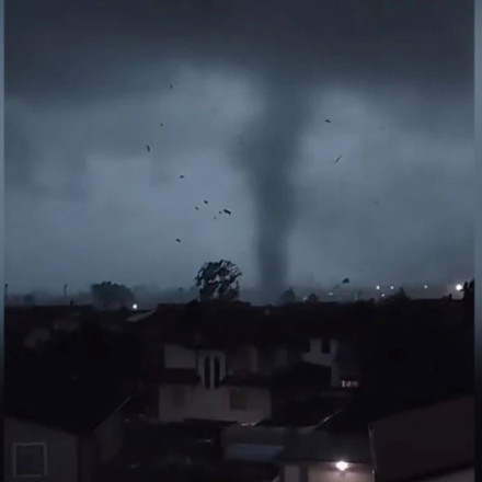 Ιταλία: Η στιγμή που καταστροφικός ανεμοστρόβιλος σαρώνει το Μιλάνο – Φόβοι για αρκετούς τραυματίες [vid]