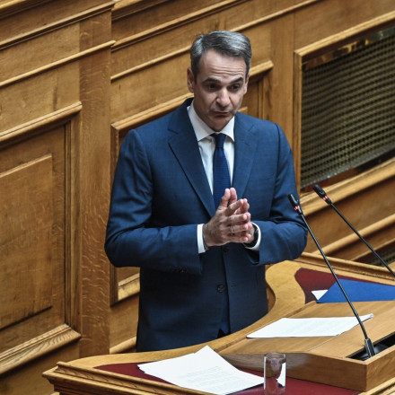 Μητσοτάκης στη Βουλή: Οι μειώσεις στους φόρους και οι αυξήσεις στους μισθούς ήρθαν για να μείνουν