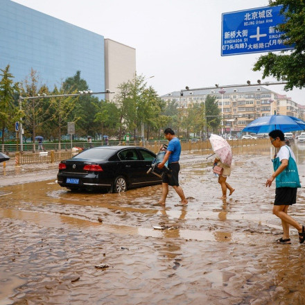 Πεκίνο: Σφοδρές βροχοπτώσεις προκάλεσαν φονικές πλημμύρες - Τουλάχιστον 11 νεκροί