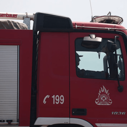 Φωτιά σε τουριστικό λεωφορείο στη Θεσσαλονίκη – Σώοι οδηγός και επιβάτες