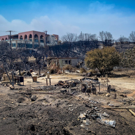 Ρόδος: Υπό έλεγχο η φωτιά - Αίρεται ο κίνδυνος για τέσσερις οικισμούς