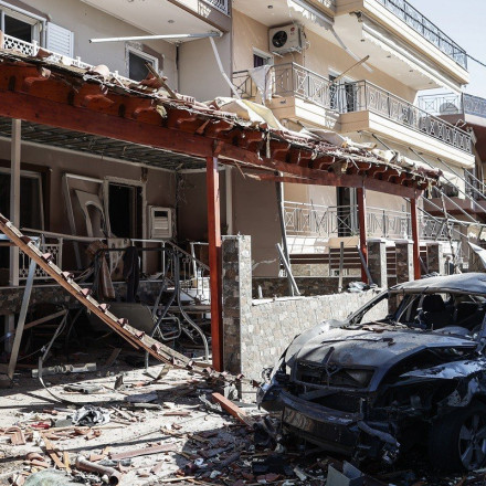 Έκρηξη βόμβας στον Ασπρόπυργο: Εκτεταμένες ζημιές σε πέντε σπίτια και 10 αυτοκίνητα