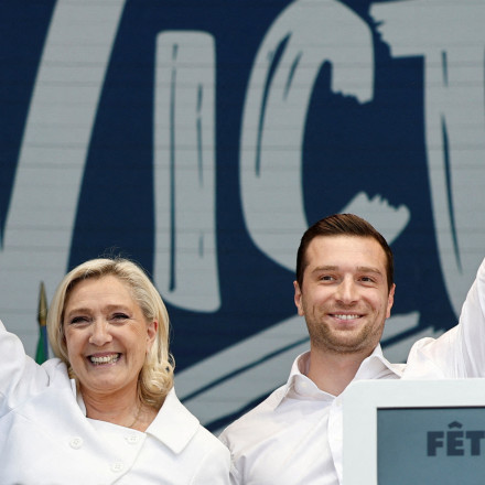 Ζορντάν Μπαρντελά: Το «δεξί χέρι» της Λεπέν ο εκλεκτός για τις γαλλικές εκλογές του 2027