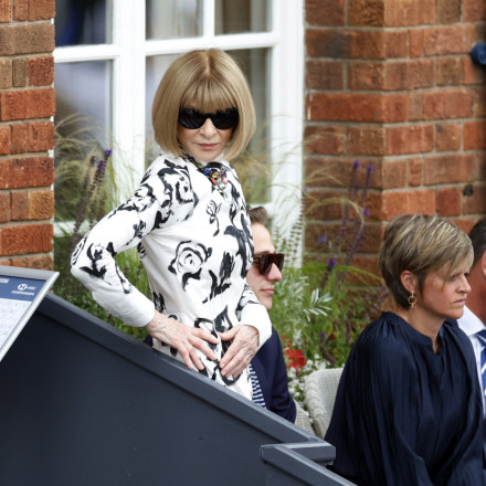 Τέλος εποχής στη Vogue: Παραιτείται η θρυλική αρχισυντάκτρια του περιοδικού μόδας Άννα Oυίντουρ