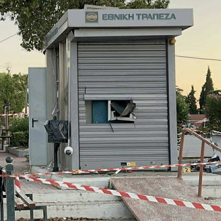 Ισχυρή έκρηξη σε ΑΤΜ στο Άργος: Άρπαξαν 63.000 ευρώ και εξαφανίστηκαν με κλεμμένο αυτοκίνητο