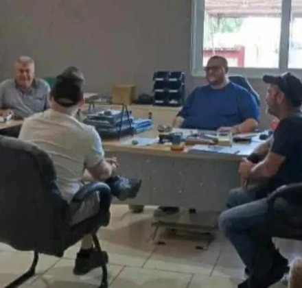 Επίσκεψη μελών του Ρουβίκωνα στο Άργος για τα αδέσποτα Επίσκεψη μελών του Ρουβίκωνα στο Άργος για τα αδέσποτα