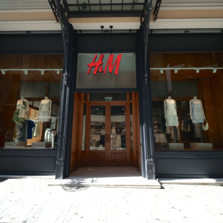 H&M: Παγκόσμια πρώτη από την Ερμού για τα καταστήματα νέας γενιάς του ομίλου