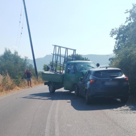 Μωρό οκτώ μηνών τραυματίστηκε σε τροχαίο στη Βόνιτσα - Μετωπική ΙΧ με φορτηγό