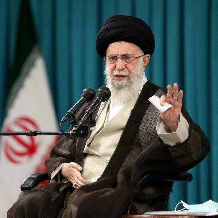 Η viral φωτογραφία του νεκρού Χαμενεΐ που «σαρώνει» το Διαδίκτυο - Είναι προϊόν ΑΙ ή όχι