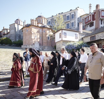 Θερμή υποδοχή Μητσοτάκη στην Ιερά Μονή Βατοπαιδίου – Ο πρωθυπουργός βρέθηκε και στη Μονή Ιβήρων Θερμή υποδοχή Μητσοτάκη στην Ιερά Μονή Βατοπαιδίου – Ο πρωθυπουργός βρέθηκε και στη Μονή Ιβήρων