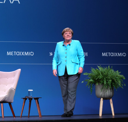 Το τραπέζι με τη Μέρκελ κάτω από την Ακρόπολη: Το δεκάλεπτο τετ α τετ με τον Τσίπρα και ο Βενιζέλος Το τραπέζι με τη Μέρκελ κάτω από την Ακρόπολη: Το δεκάλεπτο τετ α τετ με τον Τσίπρα και ο Βενιζέλος