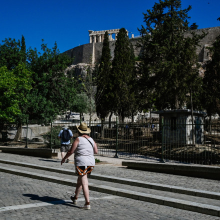 Καύσωνας: Αλλαγές στο ωράριο λειτουργίας για τους επισκέπτες της Ακρόπολης