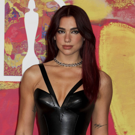 Dua Lipa: Στέλνει «ερωτικό γράμμα» στον σύντροφό της και μοιράζεται τρυφερές φωτό από το Παρίσι