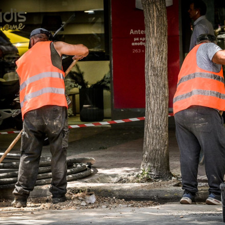 Έκτακτα μέτρα για την προστασία εργαζομένων στον ιδιωτικό τομέα από τον καύσωνα