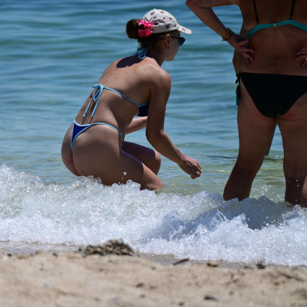 Αδειάζει η Αθήνα: Μαζική έξοδος με τον καύσωνα στο κατόπι - Στον φούρνο η Αττική με 43 °C