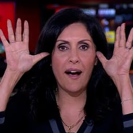 H viral παρουσιάστρια του BBC «ξαναχτυπά» - Έκανε το παγώνι κατά την διάρκεια του δελτίου ειδήσεων