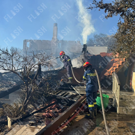 Σε ύφεση η φωτιά στο Πικέρμι - Κάηκαν σπίτια - Πάνω από 50 απεγκλωβισμοί από την ΕΛΑΣ