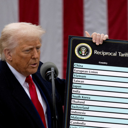 Τραμπ: Προανήγγειλε δασμούς 35% στον Καναδά με... απειλές - Μπαίνει στο κάδρο η ΕΕ