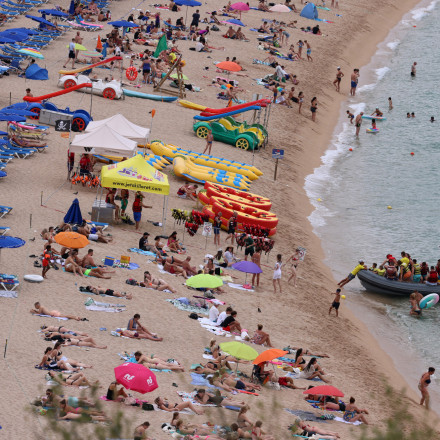 Ο τουρισμός «χρυσάφι» αφήνει τους Ισπανούς εκτός διακοπών - Στα ύψη οι τιμές στις παραλίες