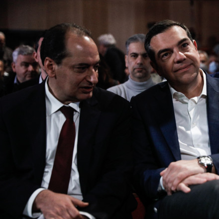 H «σιωπή» του Σπίρτζη και οι ζυμώσεις στο παρασκήνιο