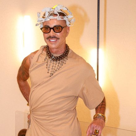 Λάκης Γαβαλάς: «Έκανα ιππασία και πήγα στην Hermès για μια σέλα και μια κουβέρτα για το άλογό μου»