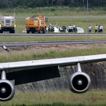 Ιταλία: Βίντεο σοκ με την τουρμπίνα αεροπλάνου να «ρουφάει» τον 35χρονο - Προσοχή σκληρές εικόνες Ιταλία: Βίντεο σοκ με την τουρμπίνα αεροπλάνου να «ρουφάει» τον 35χρονο - Προσοχή σκληρές εικόνες