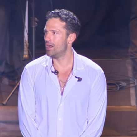 Κωνσταντίνος Αργυρός: «Έσπασε» από συγκίνηση στην Κωνσταντινούπολη - Όρθιο το κοινό χειροκροτούσε