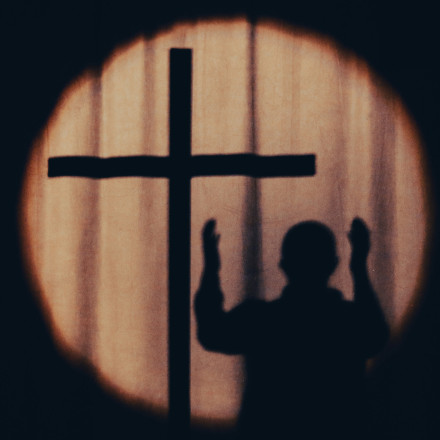 Απίστευτο: Έκαναν «εξορκισμό» σε ομοφυλόφιλο για να γίνει στρέιτ - «Είσαι σεξουαλικά ακάθαρτος»