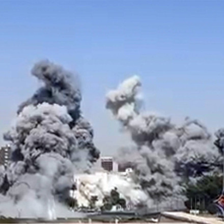 Ατελείωτος κύκλος βίας στη Συρία: Το Ισραήλ χτυπά στην «καρδιά» της Δαμασκού κυβερνητικά κτίρια