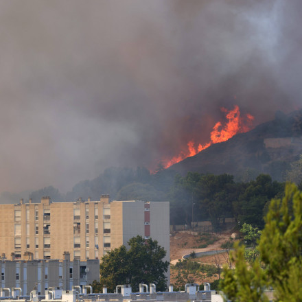 Υπό έλεγχο η φωτιά στην Μασσαλία - Στάχτη χιλιάδες στρέμματα
