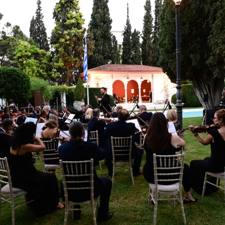 Προεδρικό Μέγαρο: Γιορτή για τη Δημοκρατία των 51 ετών με απουσίες και σε φορτισμένο κλίμα