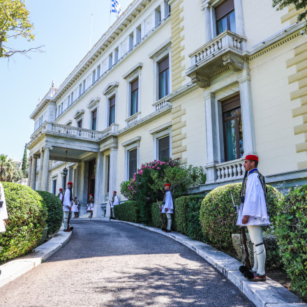 Το σταυροδρόμι μιας 50 plus δημοκρατίας και οι ευθύνες κυβέρνησης και κομμάτων