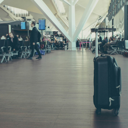 Γνωστή αεροπορική εταιρεία αυξάνει το μπόνους στους εργαζόμενους που εντοπίζουν μεγάλες  αποσκευές