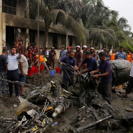 Θρήνος στο Μπανγκλαντές: Στους 27 οι νεκροί από τη συντριβή αεροπλάνου σε σχολείο - 25 είναι μαθητές