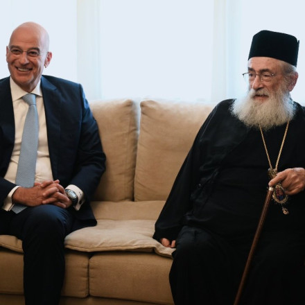 Νίκος Δένδιας: Συνάντηση με τον Αρχιεπίσκοπο Σινά Δαμιανό και στήριξη στην ιστορική Μονή