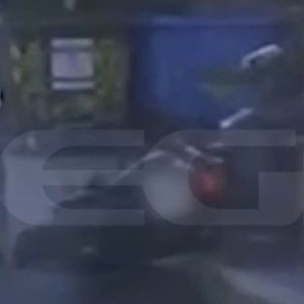 Καρέ καρέ η παράσυρση μοτοσικλετιστή στο Παλαιό Φάληρο - Επιχείρησε να προσπεράσει δύο φορές