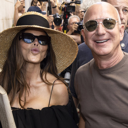 Πιο σέξι από ποτέ η Λόρεν Σάντσεζ: Εμφανίστηκε με εντελώς διάφανο φόρεμα και χωρίς εσώρουχα