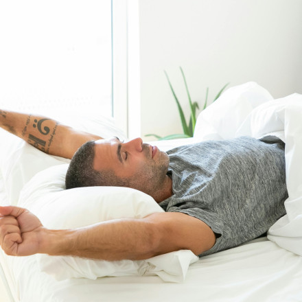 Πώς ξυπνά ο εγκέφαλος: Νέα έρευνα αποκαλύπτει γιατί νιώθουμε κουρασμένοι το πρωί