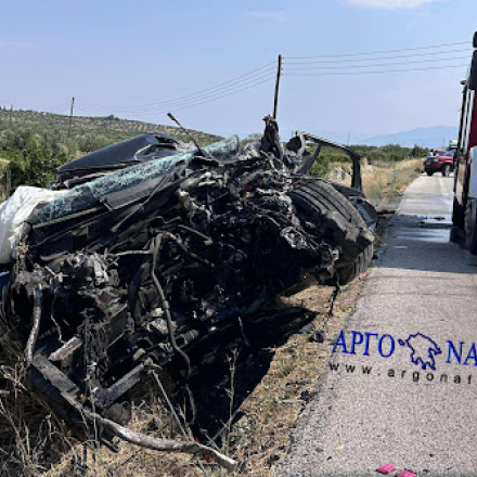 Πολύνεκρο τροχαίο στην Αργολίδα: Νταλίκα συγκρούστηκε με τζιπ - Άμορφη μάζα σιδερικών το ΙΧ