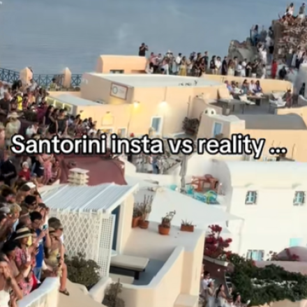 «Ζούγκλα χωρίς καμία οργάνωση» - Τα σχόλια «κόλαφος» τουριστών για την «ασφυξία» στη Σαντορίνη