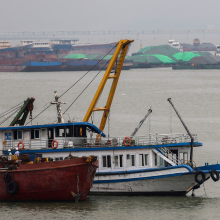 Πώς ένα 10χρονο σώθηκε σε πολύνεκρο ναυάγιο σκάφους που ανατράπηκε στο Βιετνάμ - Μπήκε σε θήκη αέρα