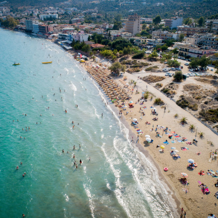 «Γαλάζιες σημαίες»: Ποιες ελληνικές ακτές χάνουν το «παράσημο» και πως θα το ξανακερδίσουν